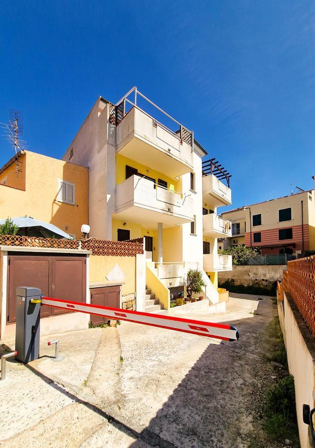 Апартаменти Residenza Quarto 02 - La Maddalena Ла-Маддалена Екстер'єр фото